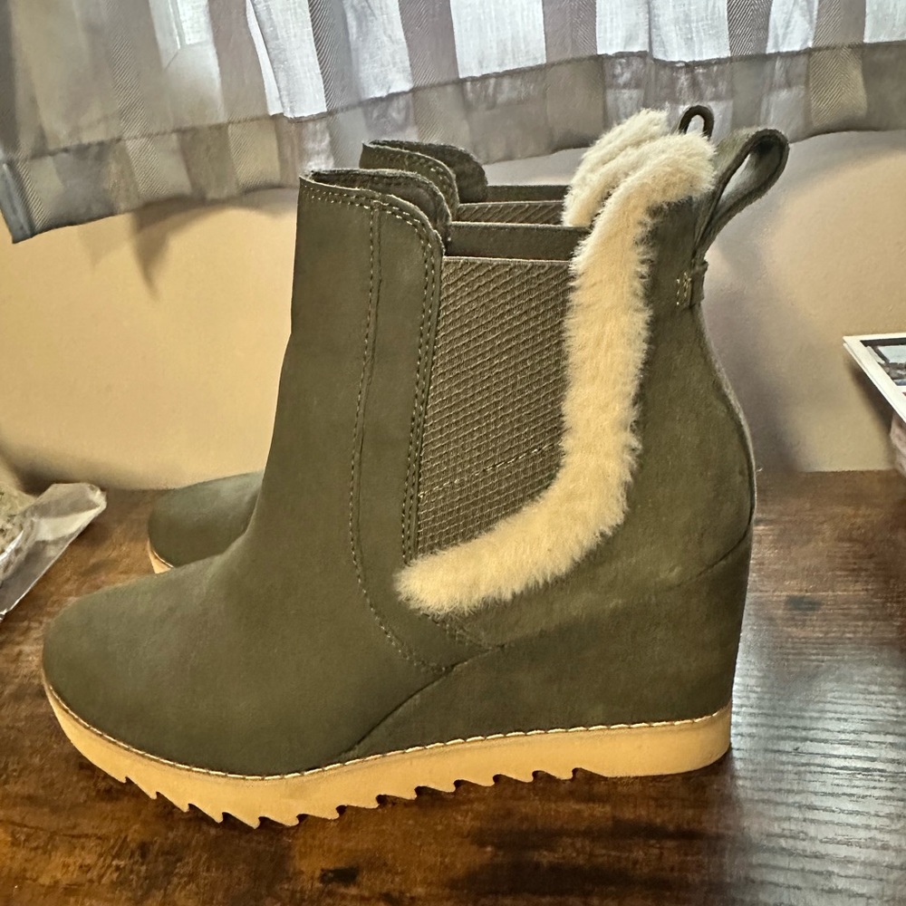 Toms Green and Cream Heeled Boots
